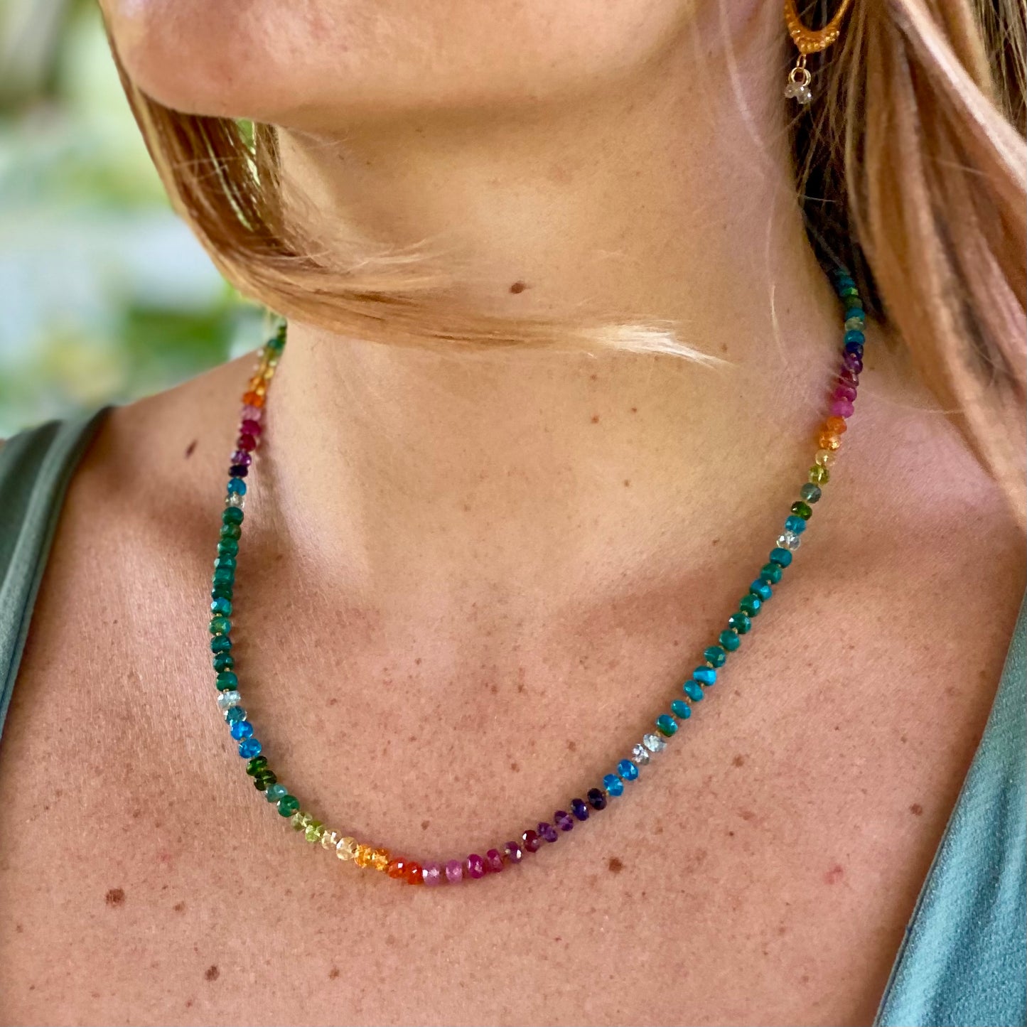 Opalina Rainbow Lei