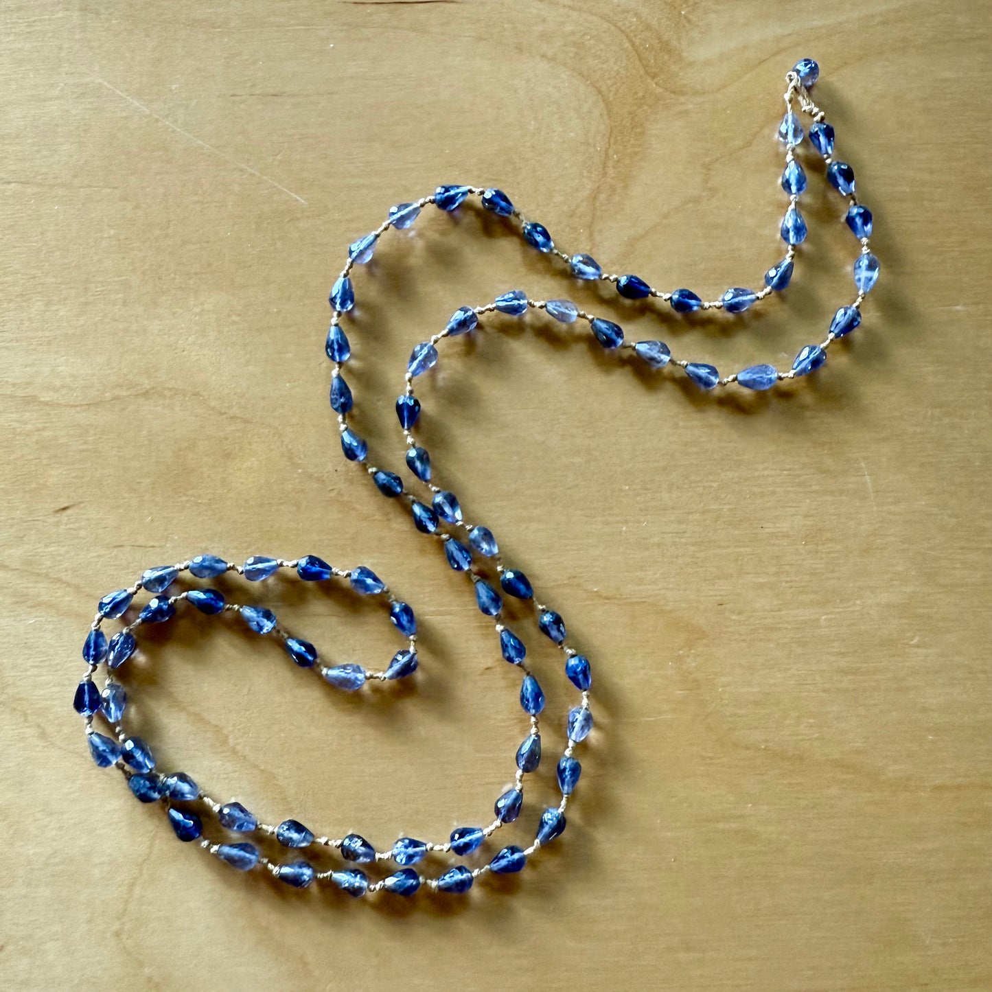 Iolite Drop Lei