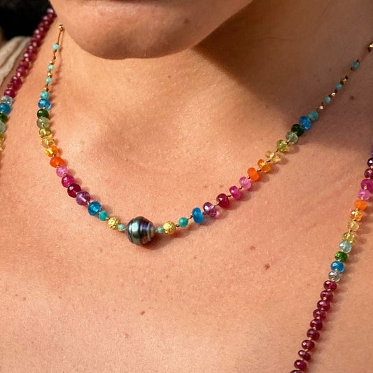 Floating Tahitian Black Pearl & Gold Rainbow Mana