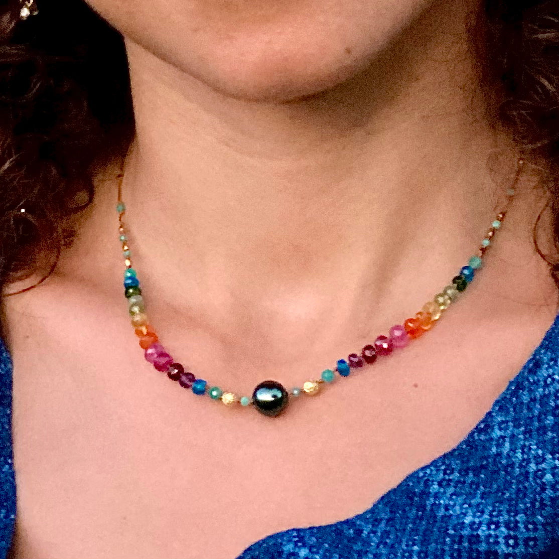 Floating Tahitian Black Pearl & Gold Rainbow Mana