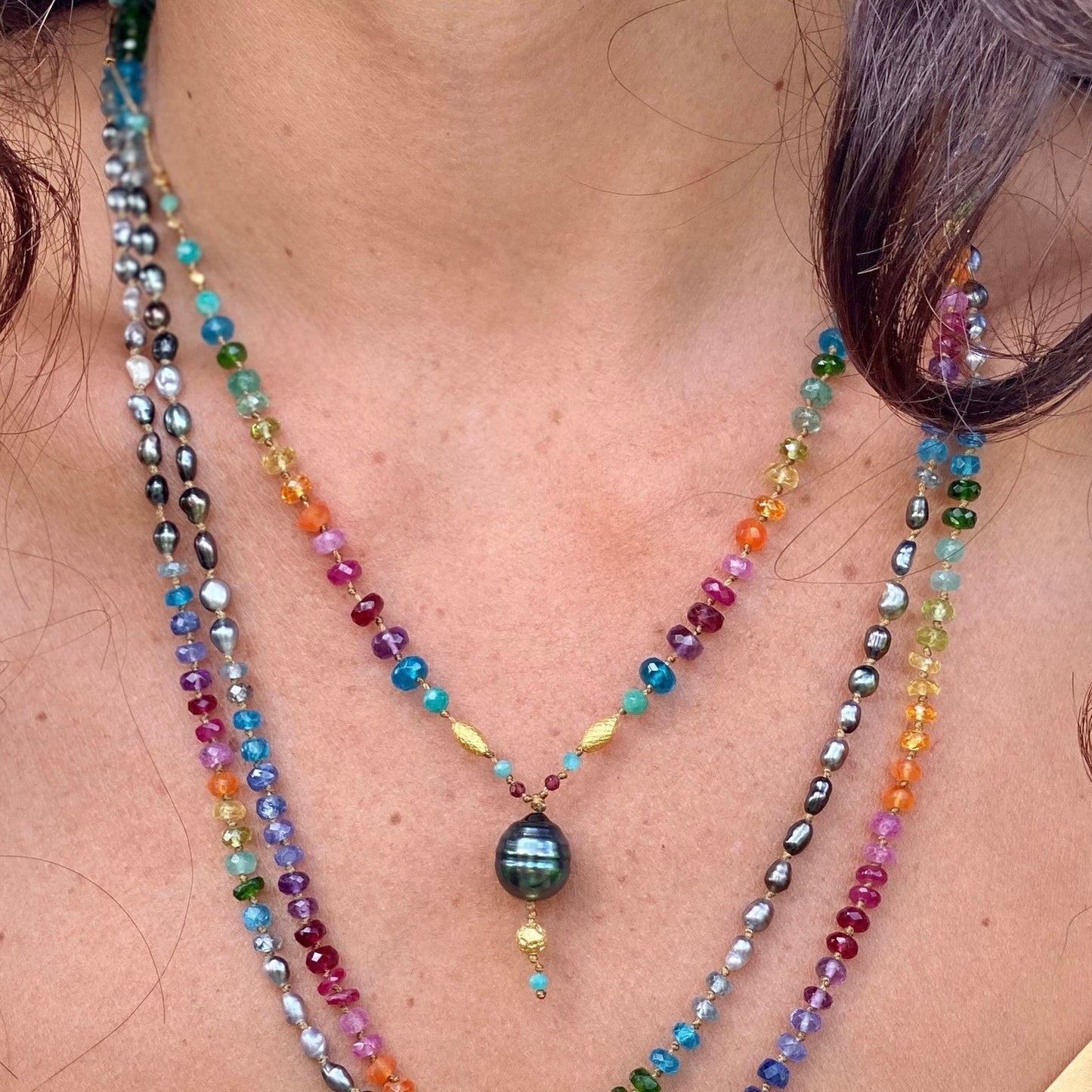 Ridged Tahitian Black Pearl & Gold Rainbow