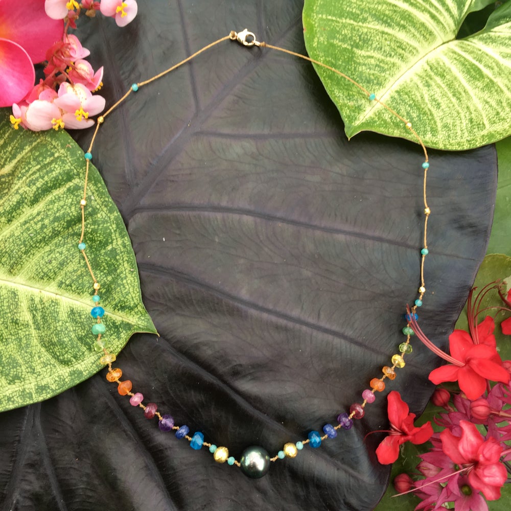 Floating Tahitian Black Pearl & Gold Rainbow Mana
