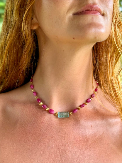 Aquamarine Cylinder with Pink Sapphire & Gold