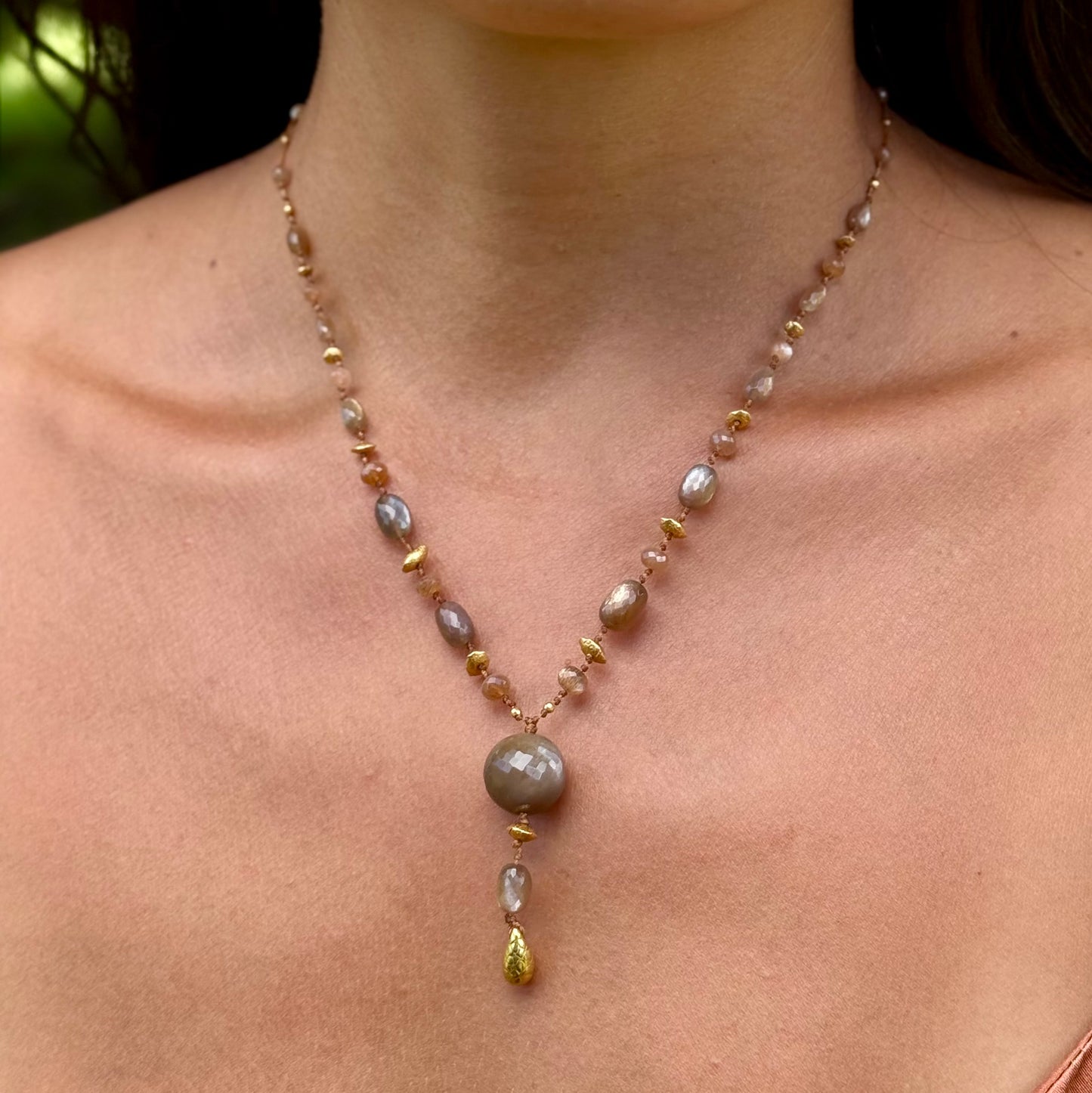 Golden Moonstone Kulu Nani
