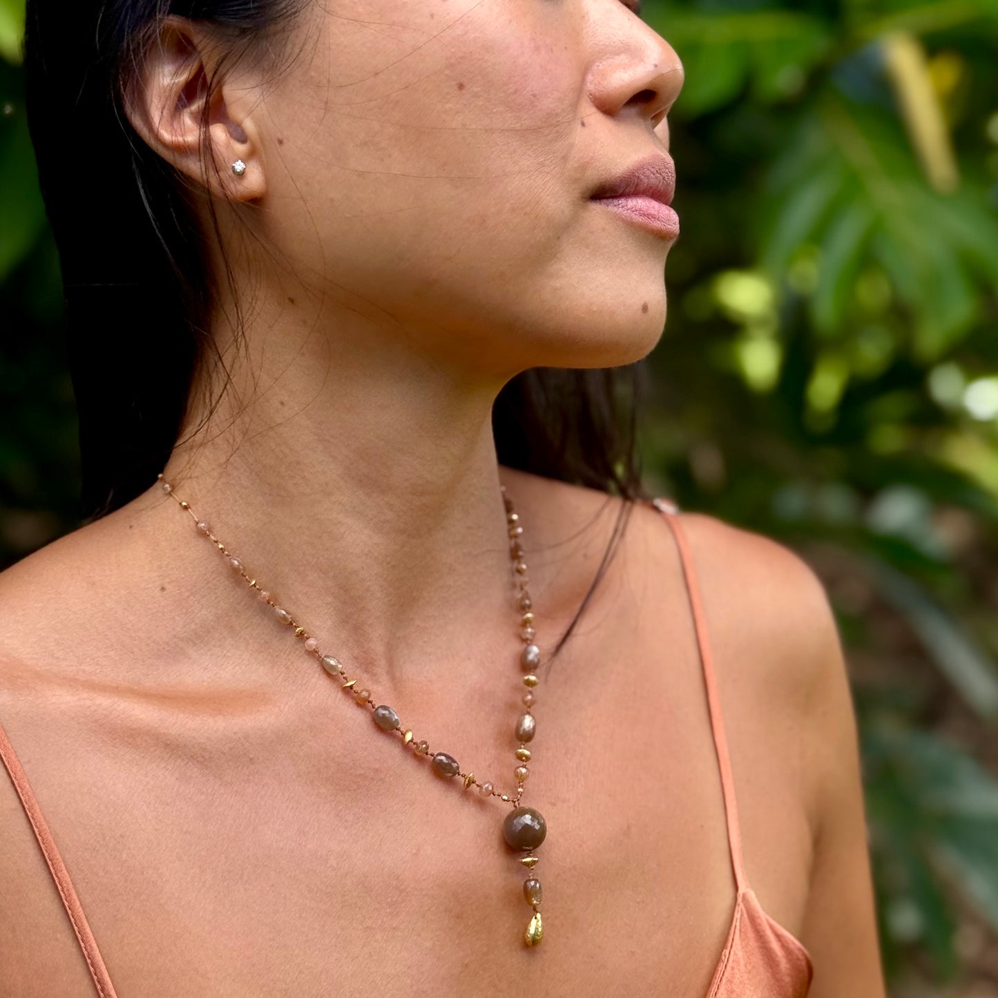 Golden Moonstone Kulu Nani