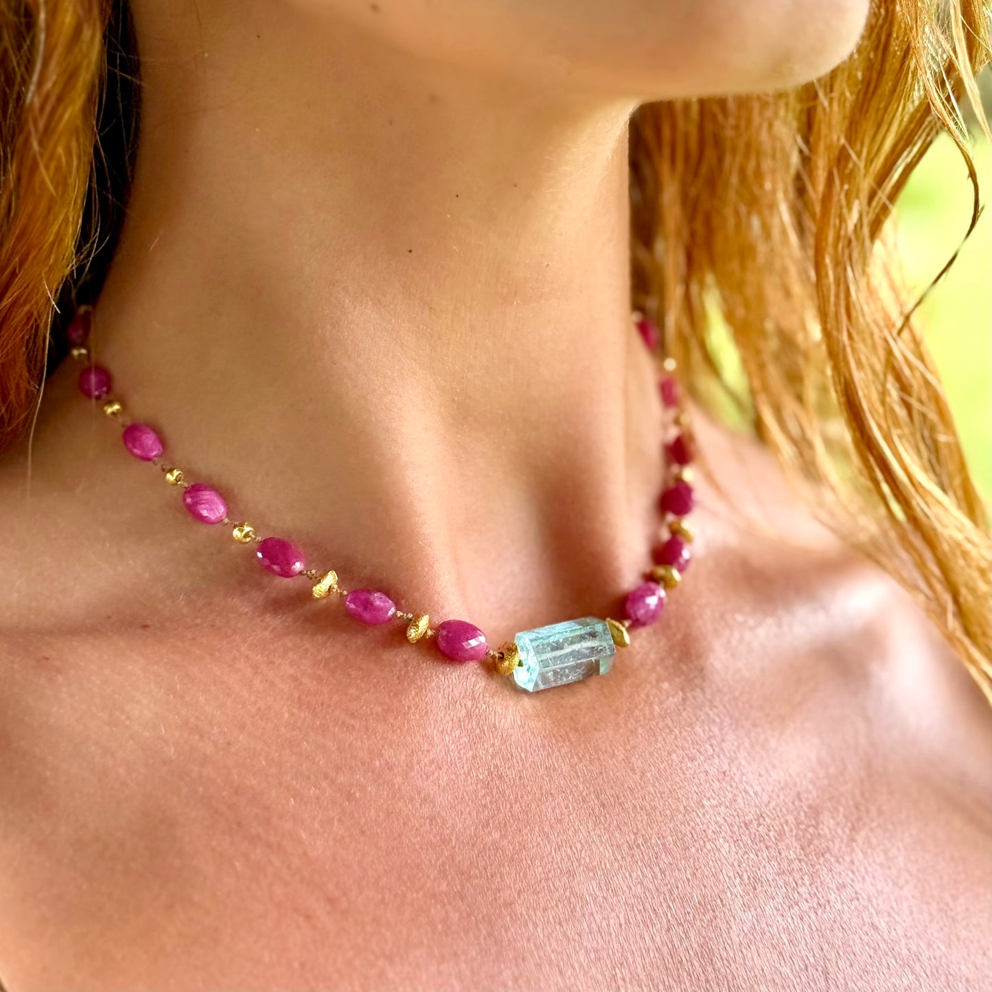 Aquamarine Cylinder with Pink Sapphire & Gold