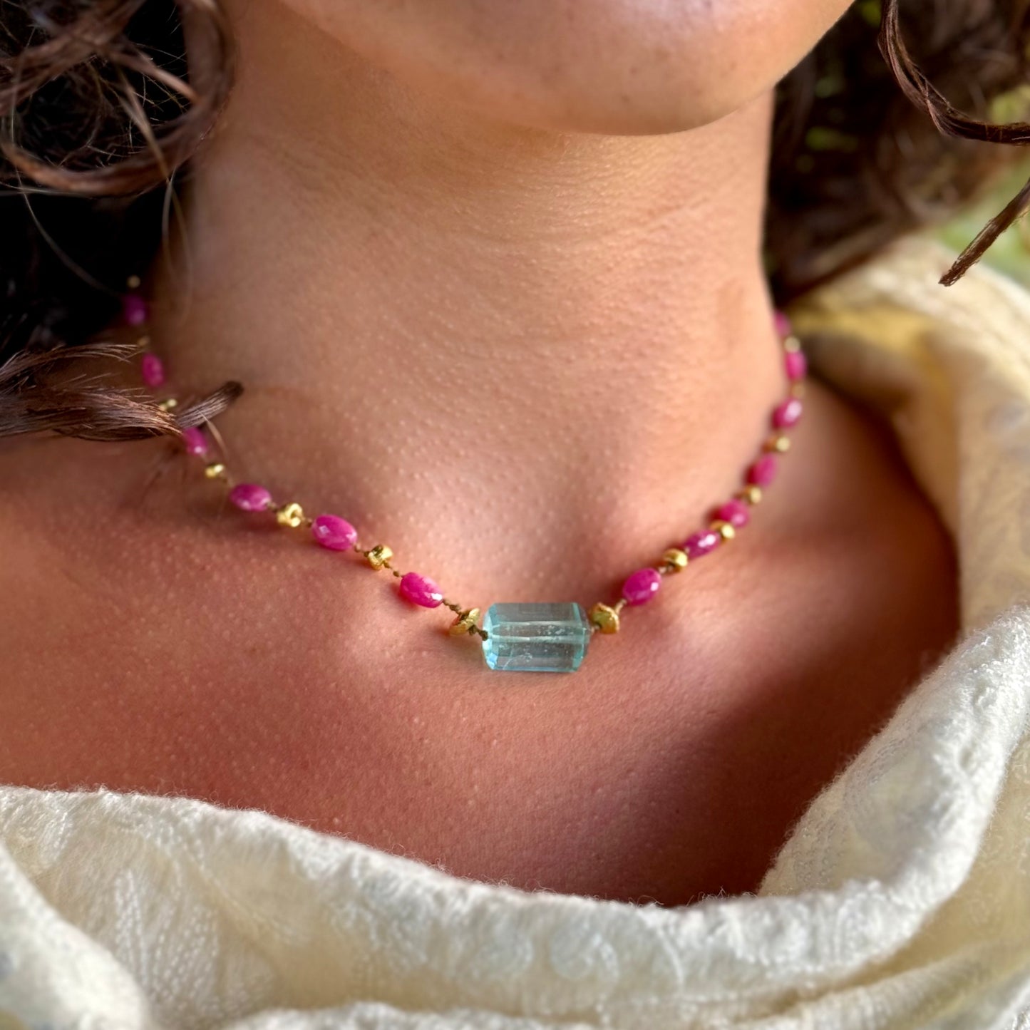 Aquamarine Cylinder with Pink Sapphire & Gold