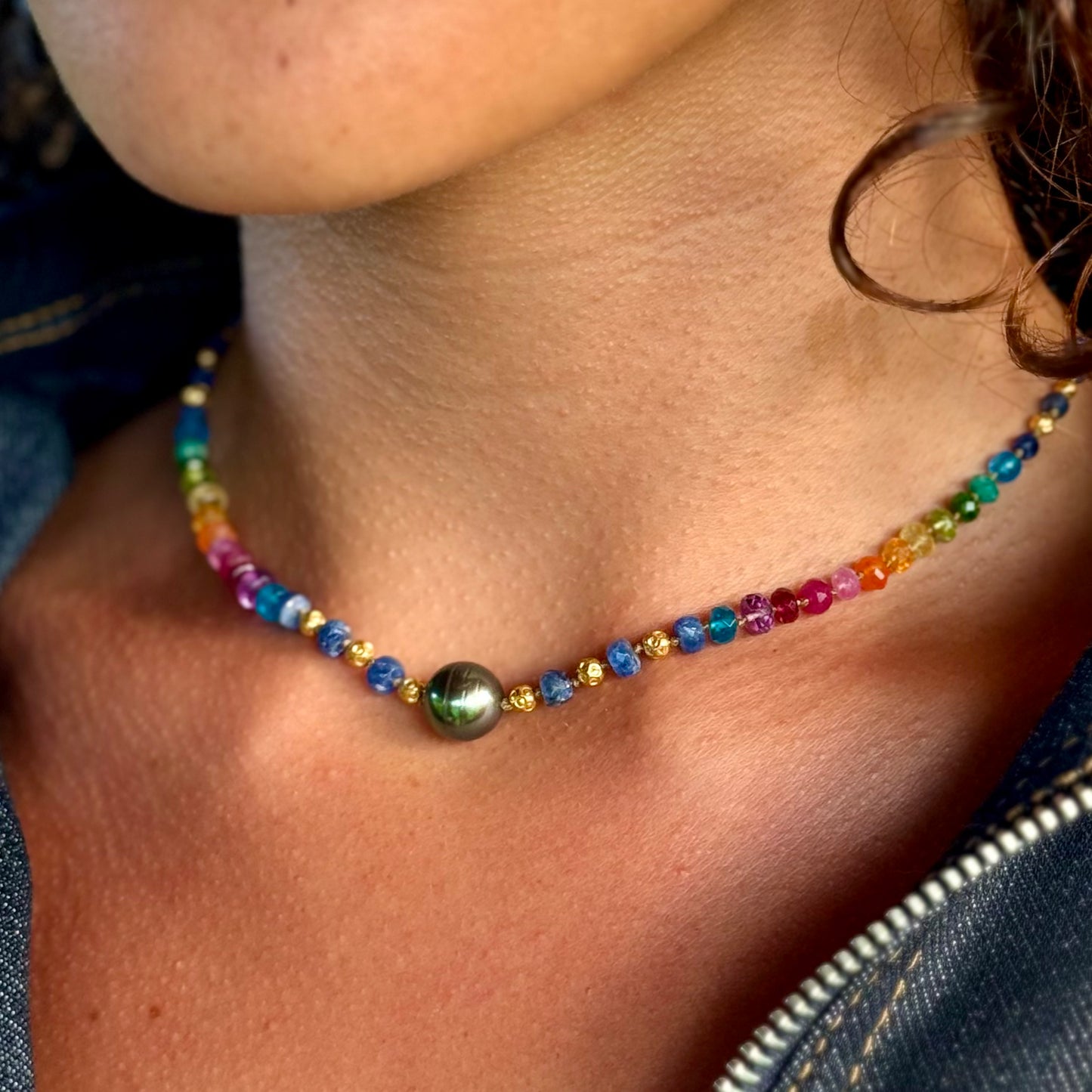 Floating Tahitian Pearl with Blue Sapphire Rainbow Mana