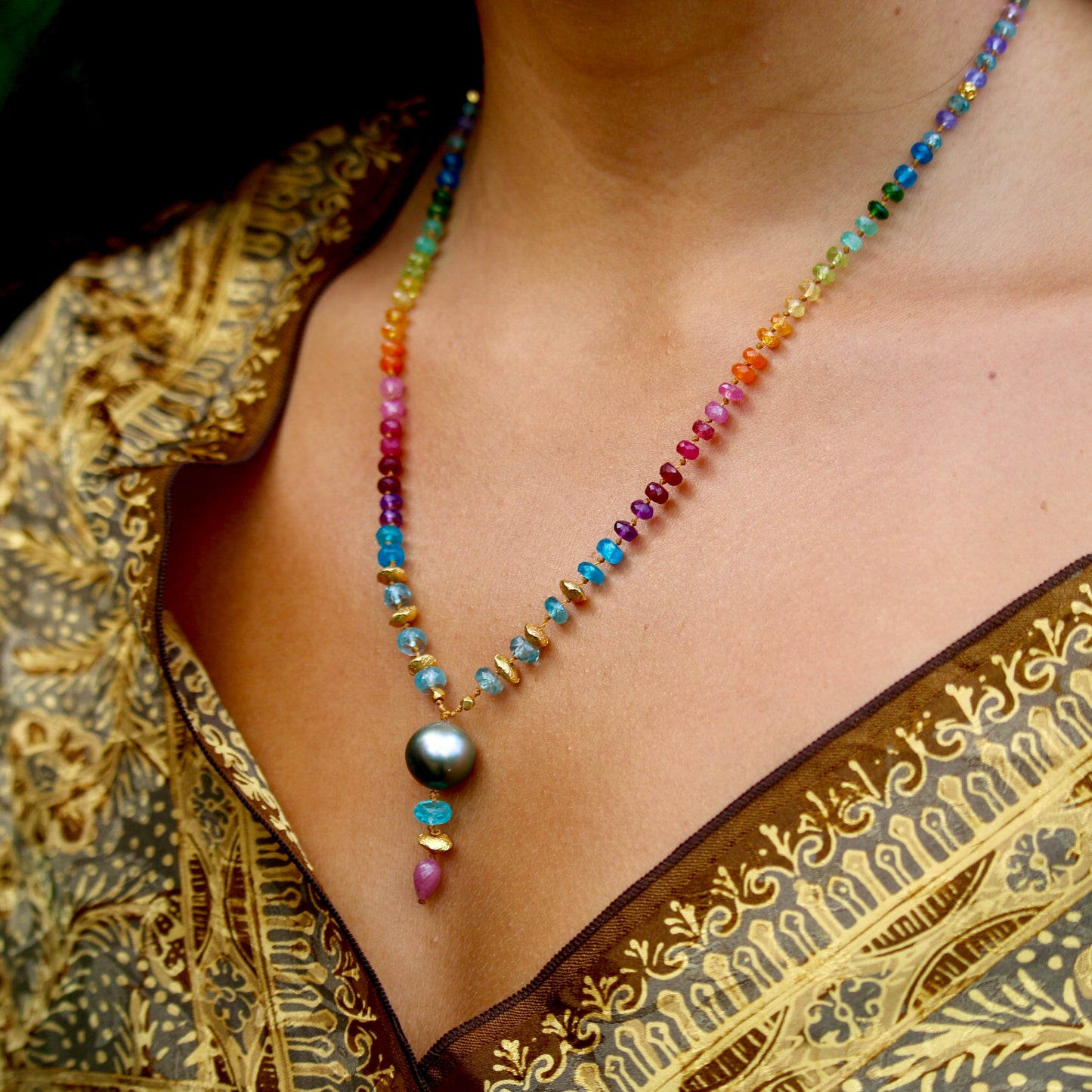 Large Tahitian Silver Pearl with Gold Rainbow Mana
