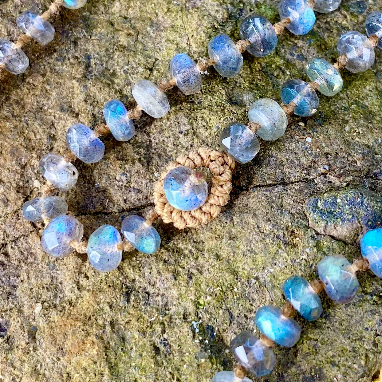 Labradorite Kāne